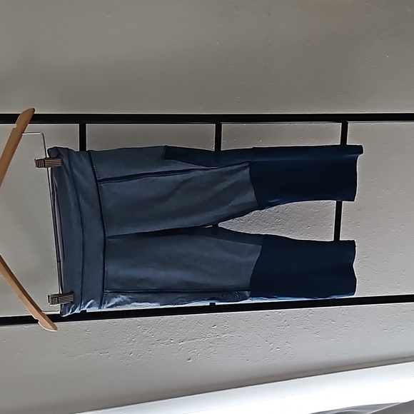 Lululemon Cropped Leggings size 4 - Picture 4 of 8